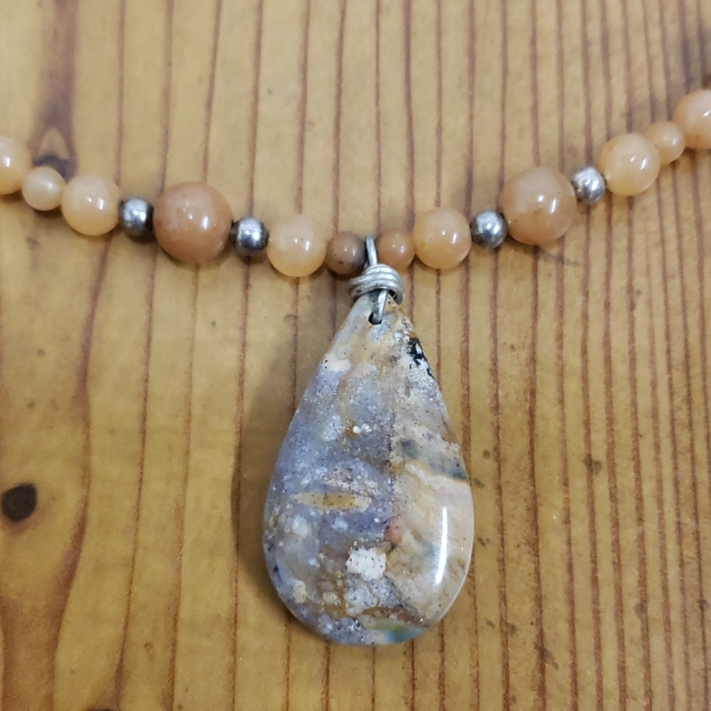 19" stone necklace. Stone teardrop. W/ bracelet